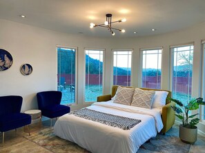 3 bedrooms, desk, travel cot, free WiFi