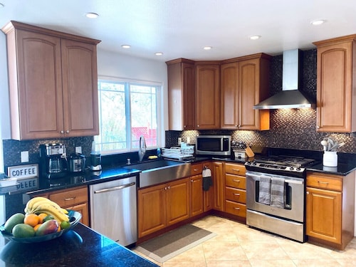 Near Yosemite South Gate/ Hot Tub / Views / Games