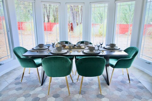 Mountain Escape Near Yosemite South Gate, Hot Tub, Views, Games & Pet friendly!