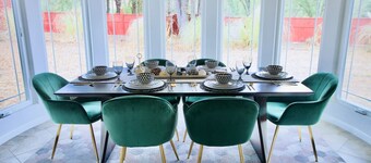 Mountain Escape Near Yosemite South Gate, Hot Tub, Views, Games & Pet friendly!