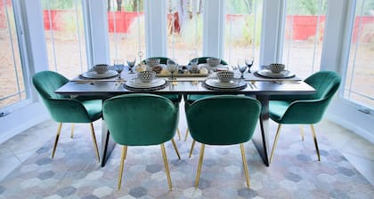 Mountain Escape Near Yosemite South Gate, Hot Tub, Views, Games & Pet friendly!