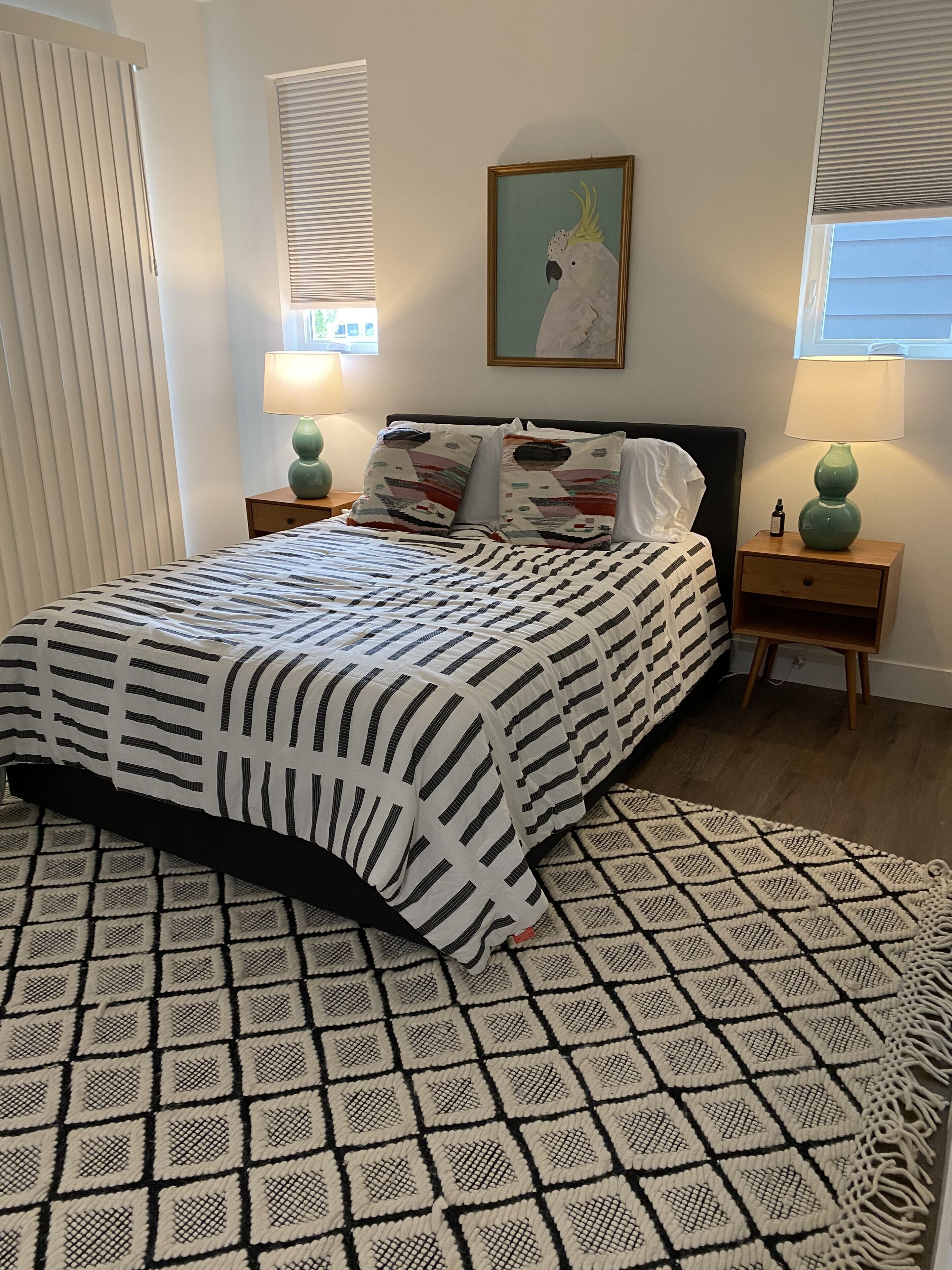 Oceanside beach retreat 3 min walk to beach Rooftop views