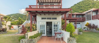 Oceanfront 1-Bedroom Premium Corner Villa
