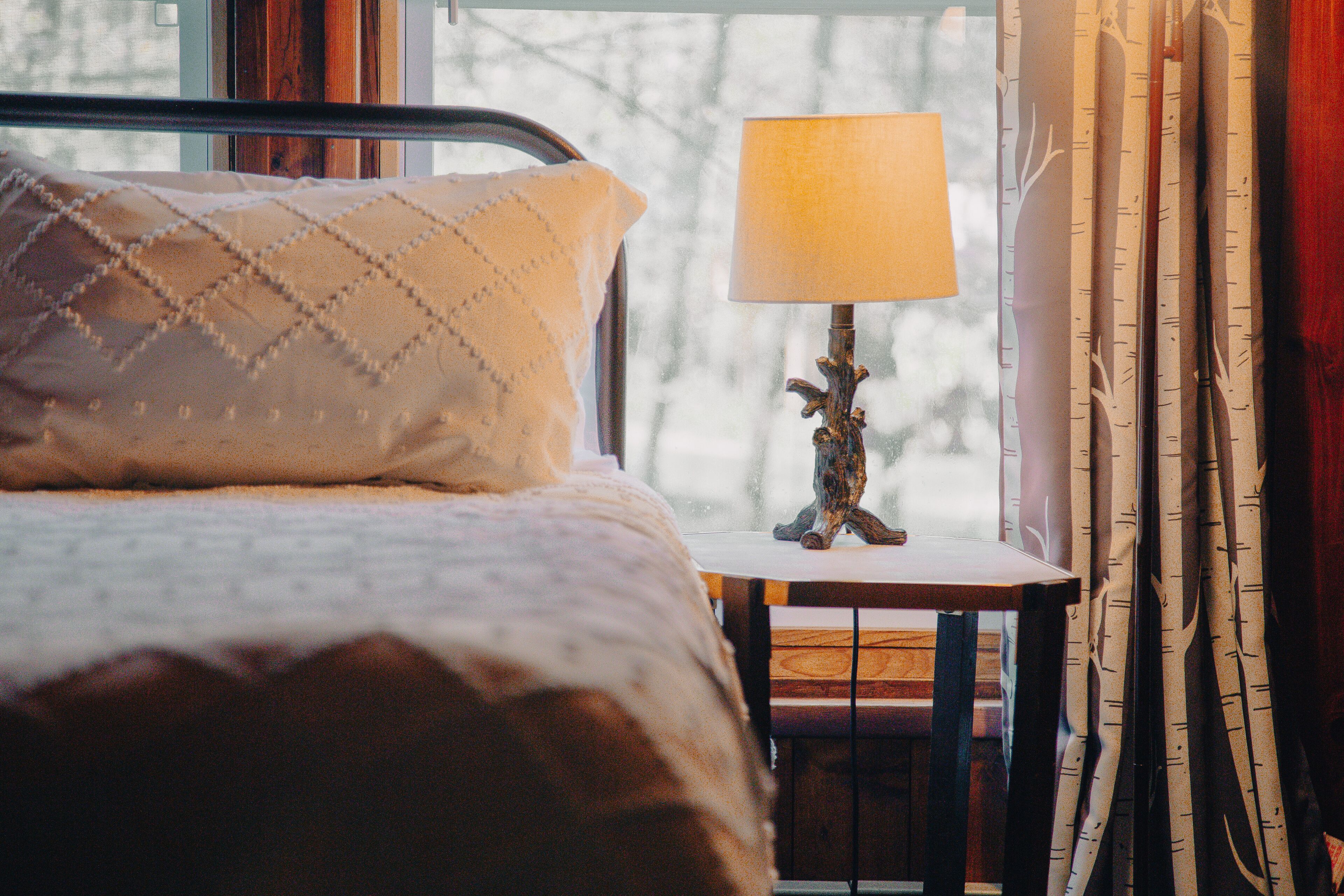 Intimate Chalet w/Deck/FirePit /Grill/ SmartTVs