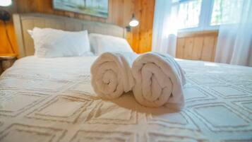 3 bedrooms, travel crib, free WiFi, bed sheets
