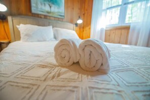 3 bedrooms, travel crib, free WiFi, bed sheets