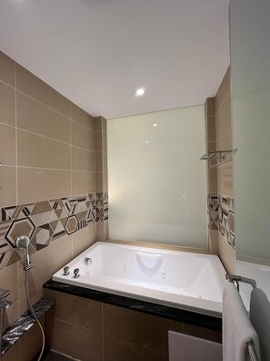 Comfort Double Room | Bathroom | Hydromassage showerhead, hair dryer, slippers, towels - Bentley Hotel (Taoyuan City)