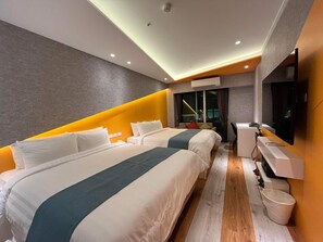 Comfort Quadruple Room | In-room safe, laptop workspace, soundproofing, iron/ironing board - Bentley Hotel (Taoyuan City)