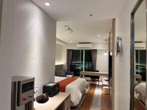 Comfort-Doppelzimmer | Zimmersafe, laptopgeeigneter Arbeitsplatz, schallisolierte Zimmer