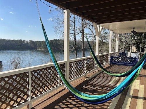 Stunning Lake Chalet close to Margaritaville & Aqualand