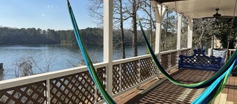 Stunning Lake Chalet close to Margaritaville & Aqualand