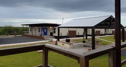 The Armadillo Hotel Karnes City