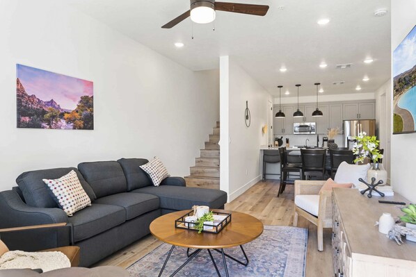 Condo, 3 Bedrooms | Living area