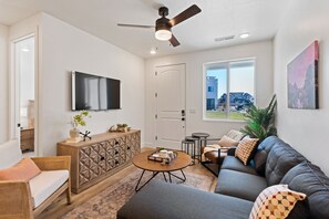 Condo, 3 Bedrooms | Living area