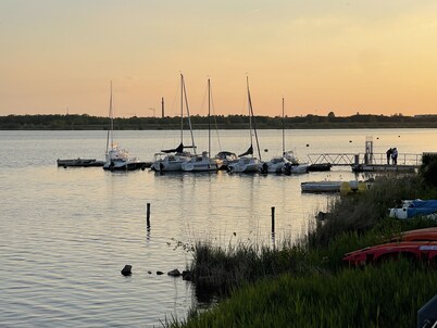 Modern top floor apartment 5 min to Markkleeberger See