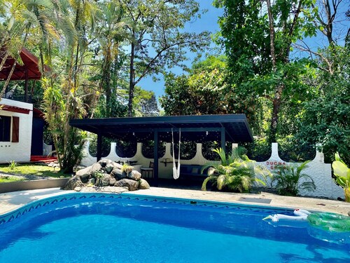 spacious and comfortable Villa with tropical charm and pool 