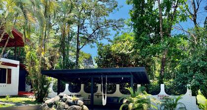 spacious and comfortable Villa with tropical charm and pool