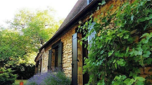 STONE COTTAGE WITH PRIVATE HEATED POOL FOR VACATION IN THE DORDOGNE