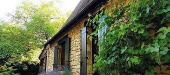STONE COTTAGE WITH PRIVATE HEATED POOL FOR VACATION IN THE DORDOGNE