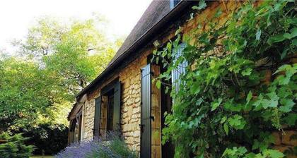 STONE COTTAGE WITH PRIVATE HEATED POOL FOR VACATION IN THE DORDOGNE