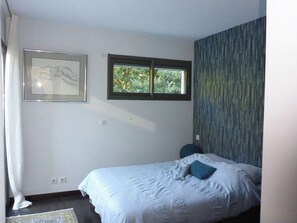 4 bedrooms, free WiFi - Contemporary villa with pool Montpellier region (Saint-Gély-du-Fesc)