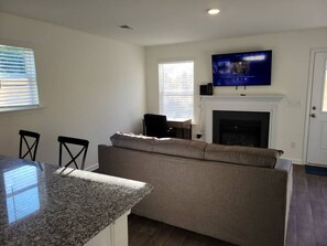 Smart TV, fireplace