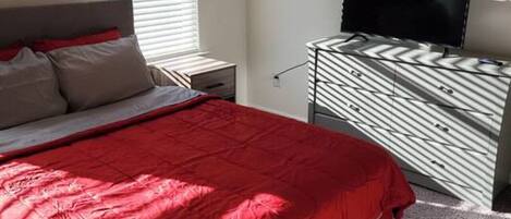 1 bedroom, desk, iron/ironing board, WiFi
