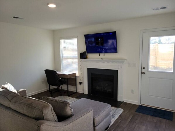 Smart TV, fireplace