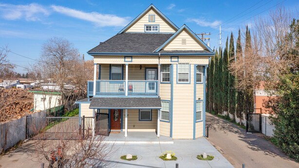 A two-story house with a balcony, a garage, and a driveway. - Cozy 1bdr/1br near downtown (Sacramento)