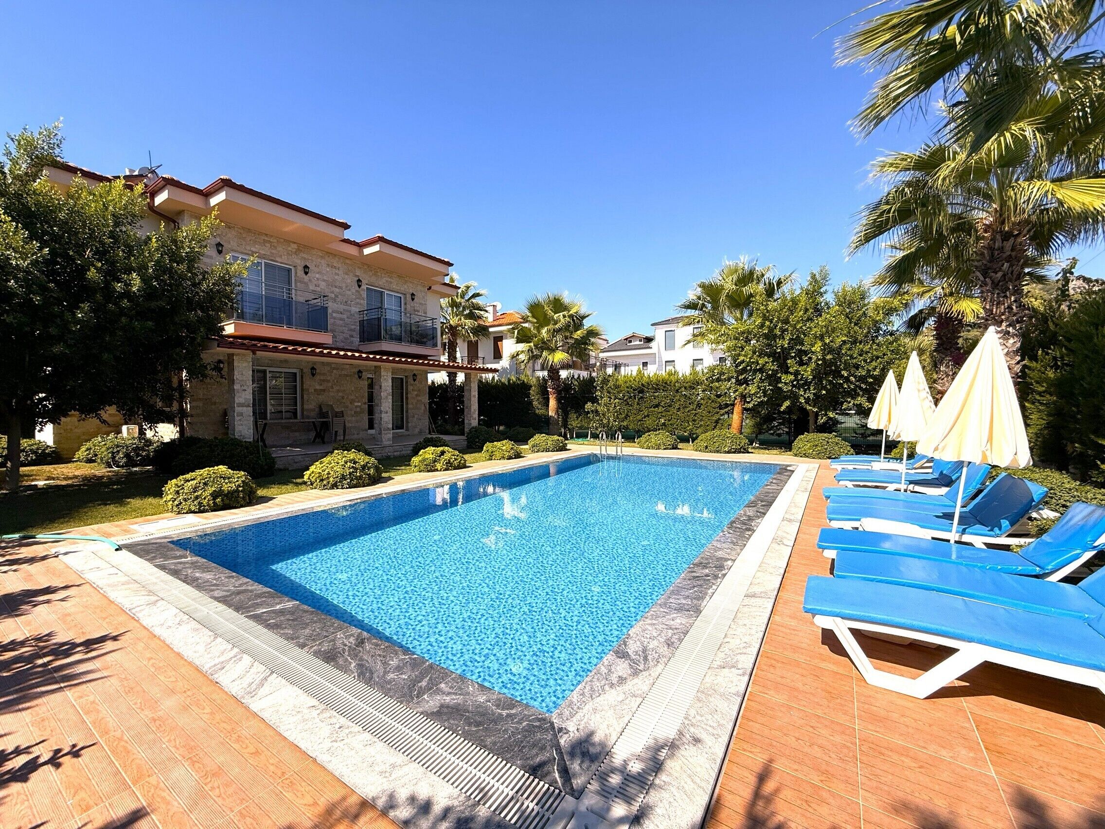 Outdoor pool, pool loungers