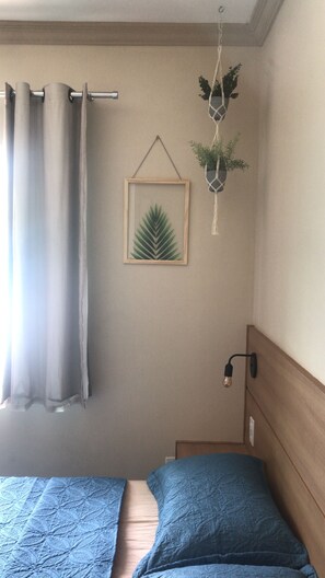 3 bedrooms, WiFi - Complete house one block from the beach. (RJ)