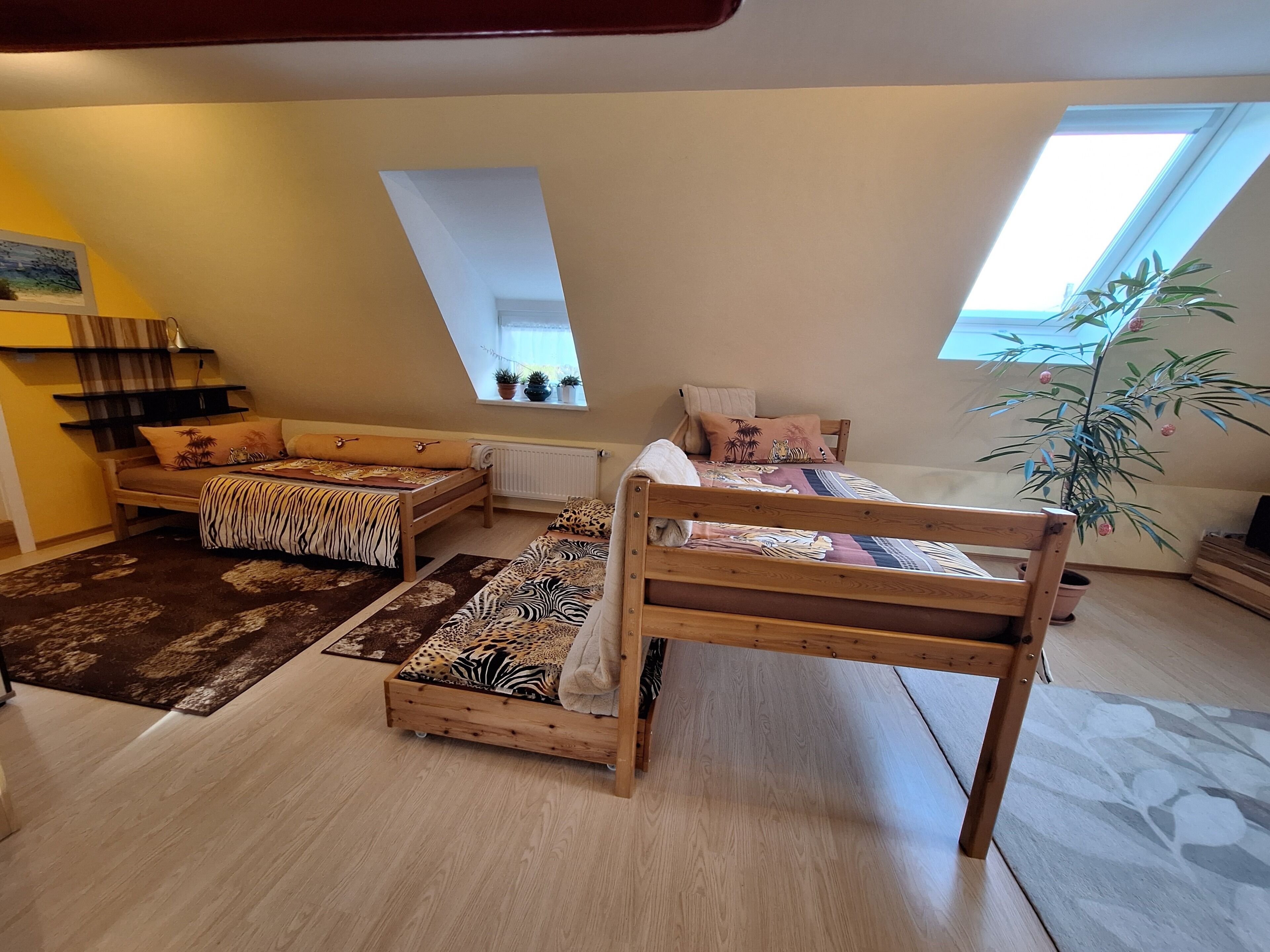 1 bedroom, desk, free WiFi, bed sheets