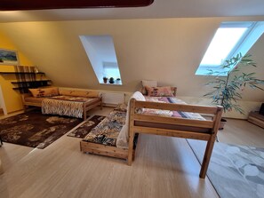 1 bedroom, desk, free WiFi, bed sheets