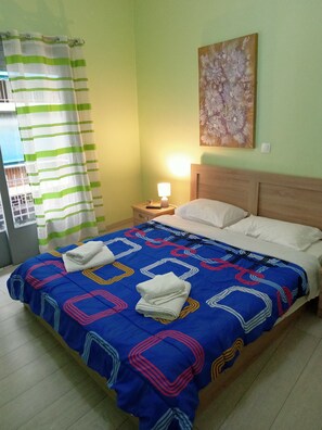 2 habitaciones, escritorio, tabla de planchar con plancha y wifi 