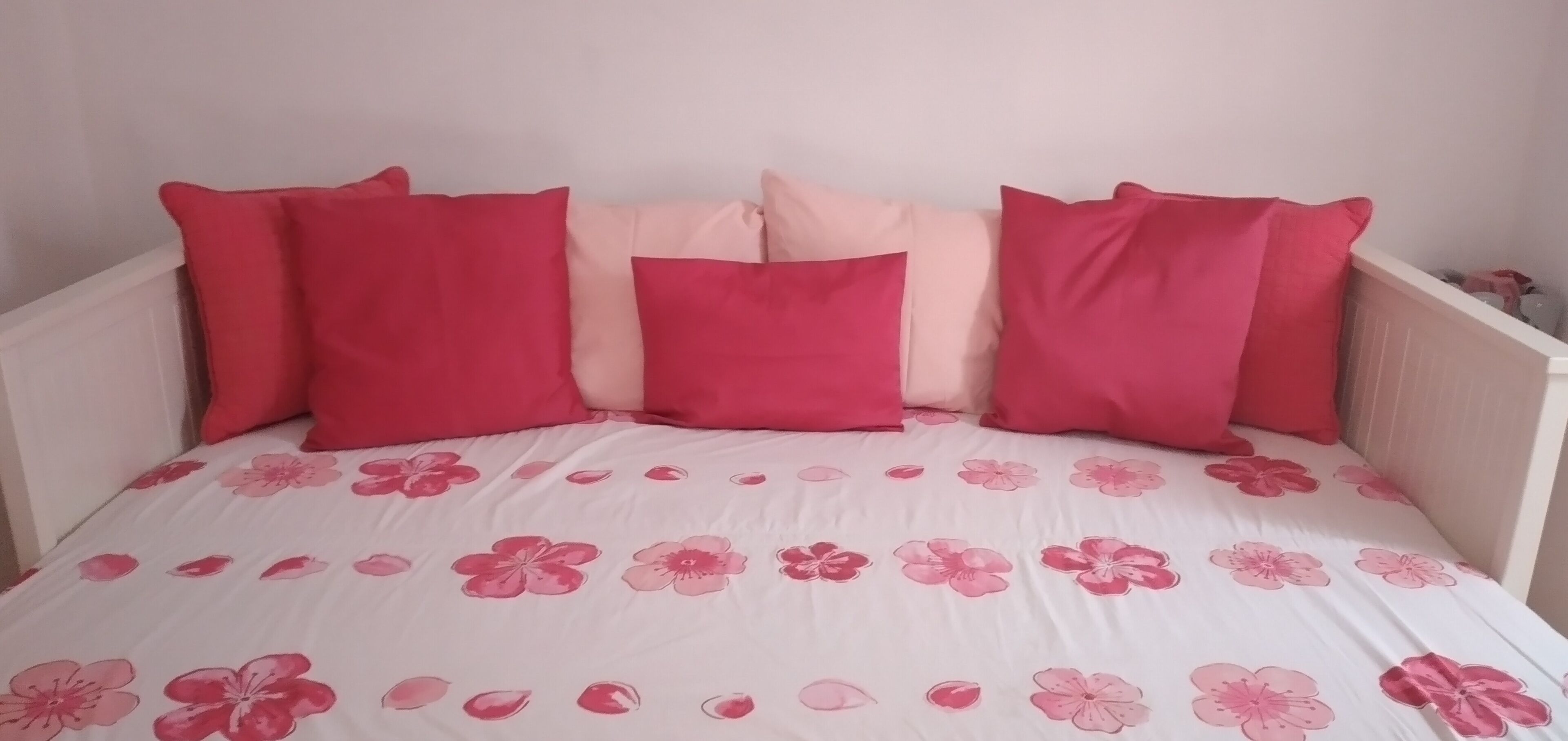 2 habitaciones, tabla de planchar con plancha y cuna de viaje 