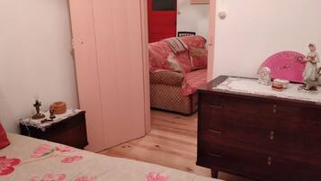 2 bedrooms, iron/ironing board, travel crib, free WiFi