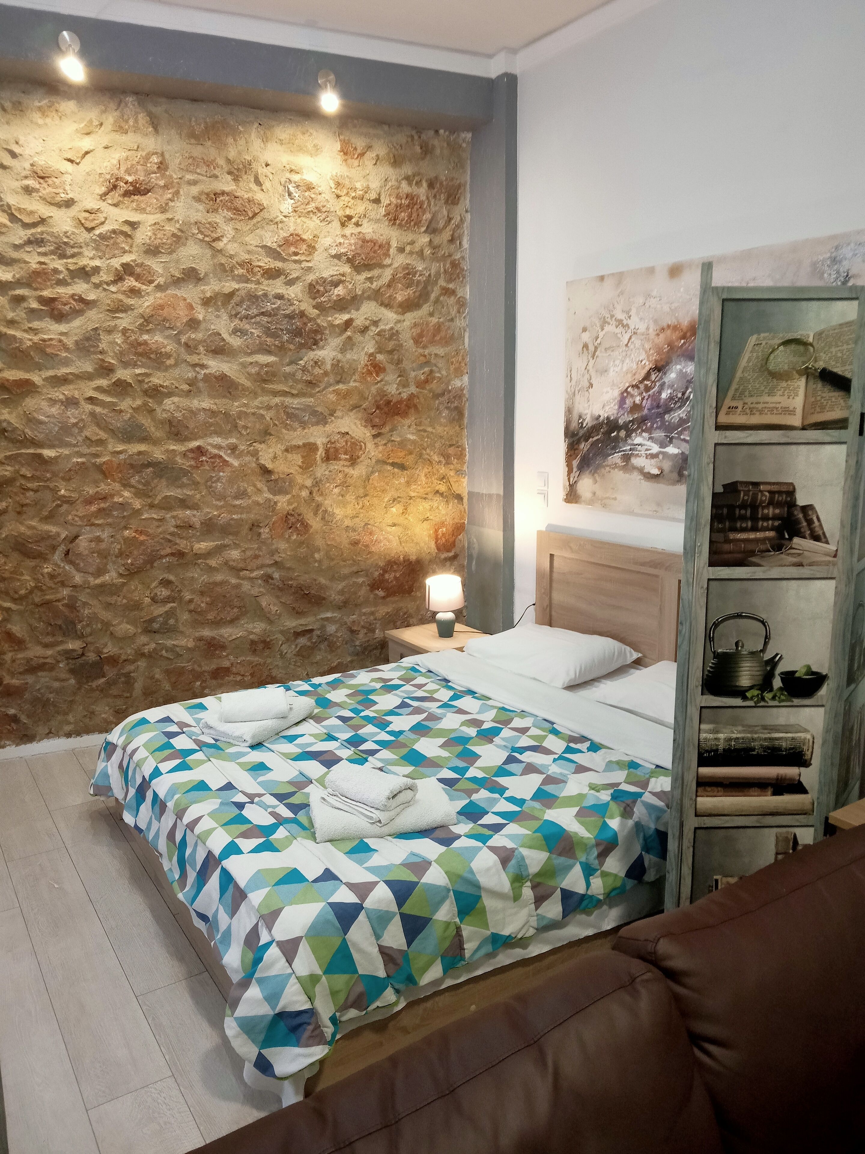 Koukaki - close to Acropolis (Stone apartment)