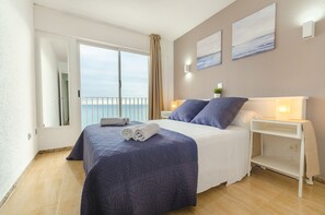 3 bedrooms, in-room safe, free WiFi, bed sheets