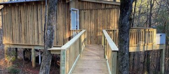 Romantic Treehouse Hideaway: Two Crackling Fireplaces Await Your Escape