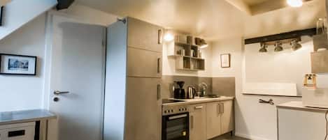 Refrigerador, microondas, horno, placa de cocina