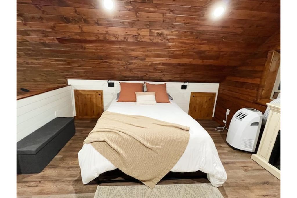 Cozy Cabin with river view and access