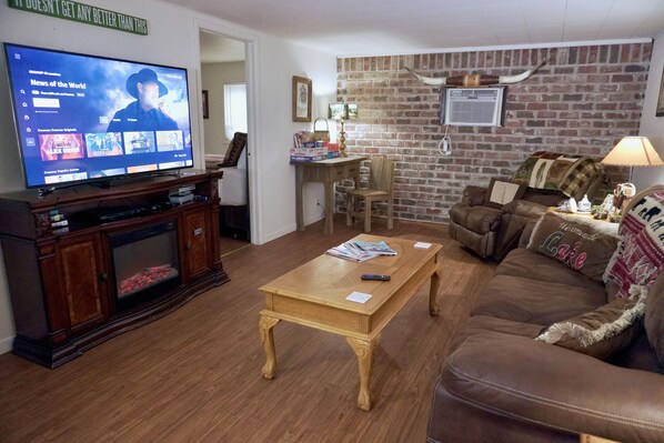 Smart-tv, videospil, dvd-afspiller, bøger