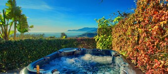 House with private garden, pool, jacuzzi and electric bikes