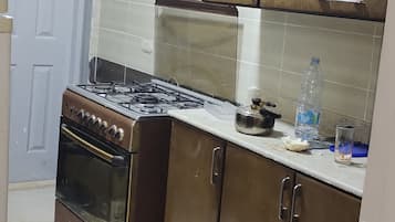 Kühlschrank, Kochgeschirr/Geschirr/Besteck