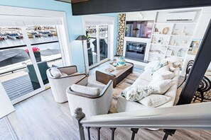 Smart TV, fireplace, stereo