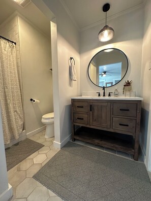 Combined shower/bathtub, hair dryer, towels, soap