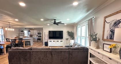 Renovated charming home close to Lee University!