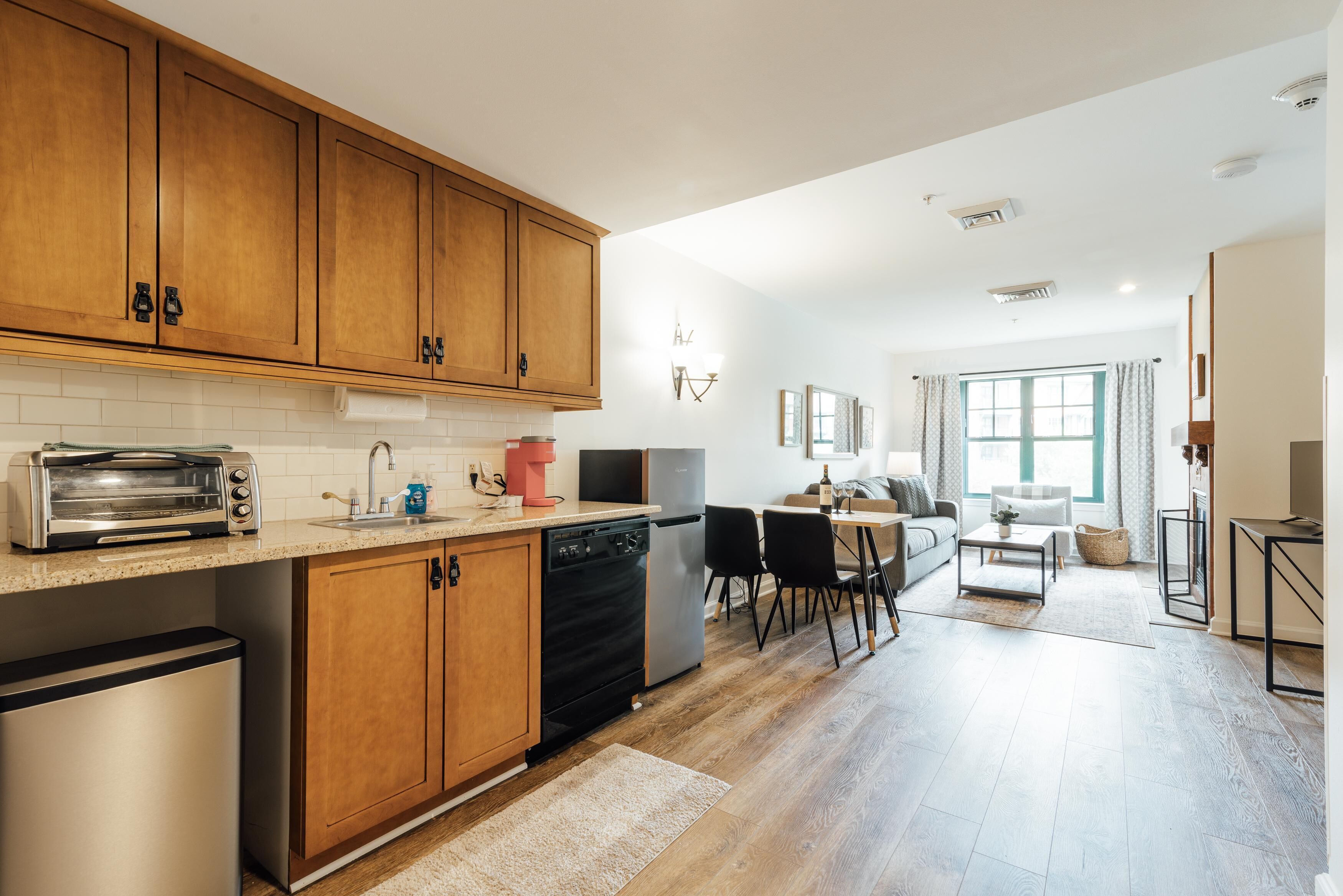 Full-size fridge, microwave, stovetop, dishwasher