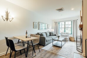 Smart TV, fireplace, table football - Heated Pool Hot Tubs Sauna Gym Deck Mtn Front Appalachian @ Mtn Creek #240 (Vernon)