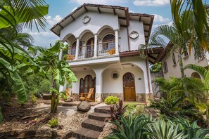 المنشأة من الخارج